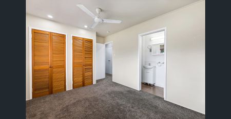 ROOM TO MOVE & VIEWS TO LOVE - FAMILY HOME IN MACKAY! - Photo 3