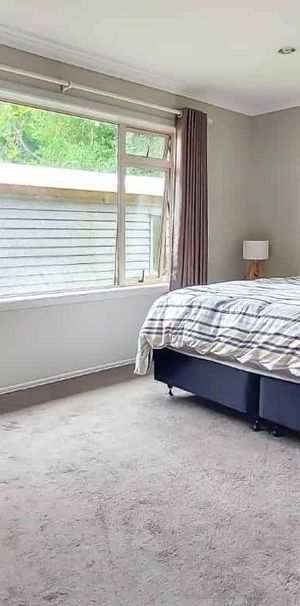 3 Bedrooms in Silverdale - Photo 1