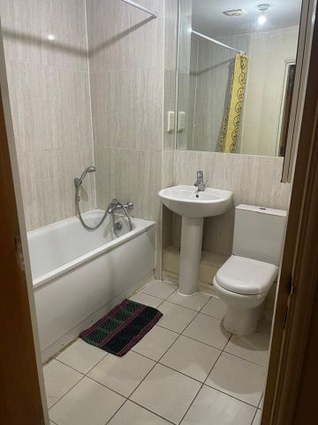 2 Bed Flat, Iliffe Close, RG1 - Photo 2