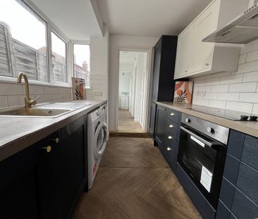 4 bedroom terraced house to rent - Photo 2