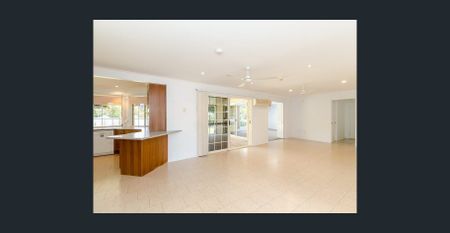 Grand Home - Must See! - Photo 2