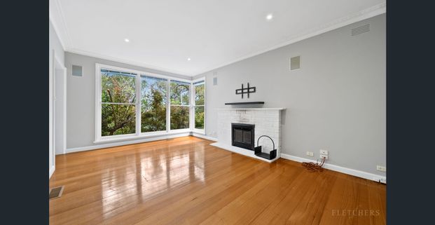 Modern Charm, Big Backyard Living – Your Ideal Family Home Awaits! - Photo 1