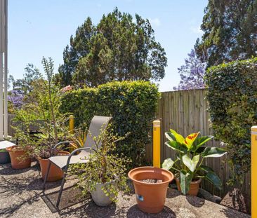 Modern, Low Maintenance & Convenient Living! A Truly Beautiful Fami... - Photo 2