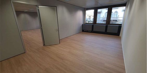 Office with 3 rooms in the best location, just a few steps from the Lungolago in Paradiso - Photo 3