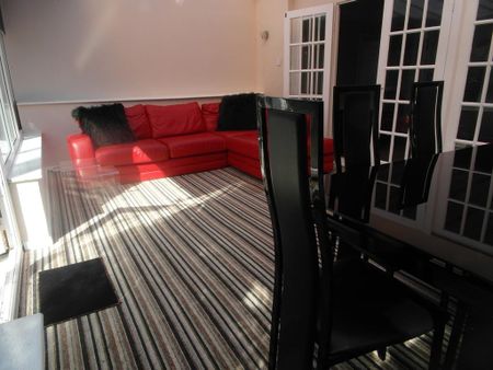 8 bedroom detached house to rent - Photo 4