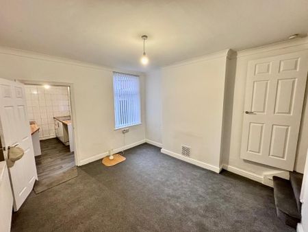 2 bedroom end of terrace house to rent - Photo 4