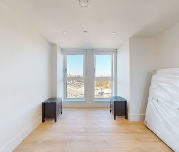 Coombe Hill House, Beverley Way, London, SW20 - Photo 3