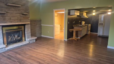 For Lease - 74 Queens Circle Unit# 5, Fort Erie, Ontario - Photo 3