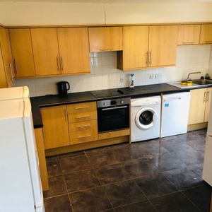 Room in a Shared House, Tenth Avenue, BS7 - Photo 2