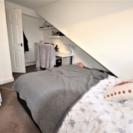 2 bedroom House in Kelso Road, Leeds - Photo 1