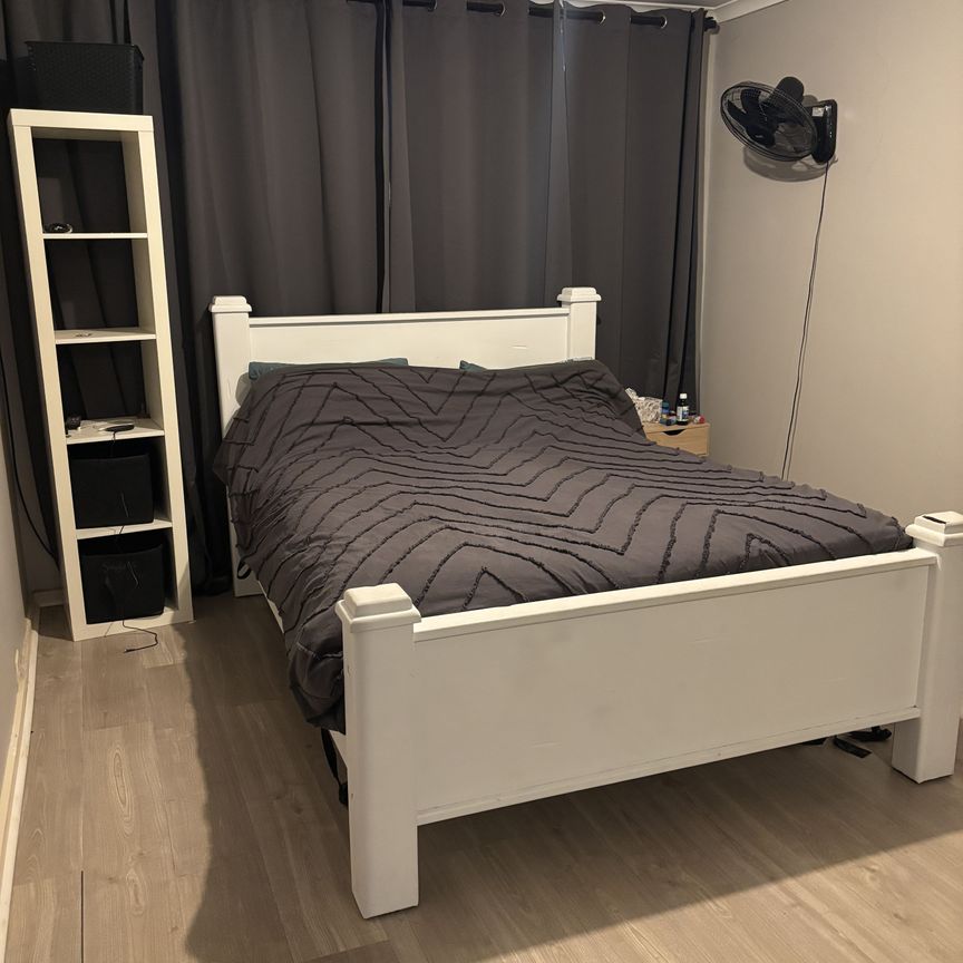 3 BEDROOM FAMILY HOME - Photo 1