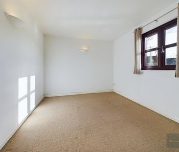 St Katherines Quay, Bradford on Avon, Wiltshire, BA15, Bradford-On-... - Photo 4