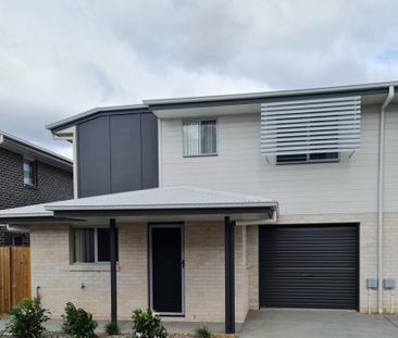 NEAR NEW 3 BEDROOM TOWNHOUSE WITH EXTRA STREET PARKING AVAILABLE NO... - Photo 1