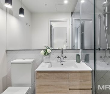 Skyline views & exceptional inner-city living - Photo 6