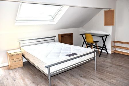 5 bedroom terraced house to rent - Photo 4