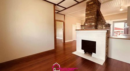 Charming 2-Bedroom Character Home - Photo 4