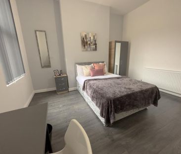 1 bedroom in a house share to rent - Photo 2