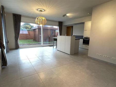 Recente ééngezinswoning met inpandige garage en rustige ligging. - Photo 3