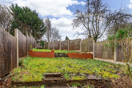 3 bed terraced house to rent in Barratts Road, Birmingham, B38 - Photo 5