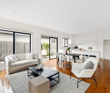 Modern 3-Bedroom Property in Glenroy - Photo 2