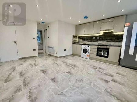 Burrell Close, Edgware, HA8 - Photo 2