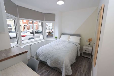 Stunning Rooms with Private En-Suites – Just 10 Minutes walk from Watford General Hospital! - Photo 5