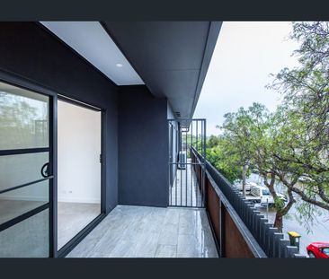 STYLISH RENOVATED 2 BEDROOM APARTMENT WITH DUCTED AIR & CLOSE TO LI... - Photo 6