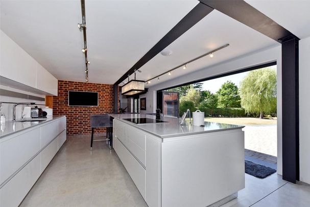 4 bedroom detached house to rent - Photo 1