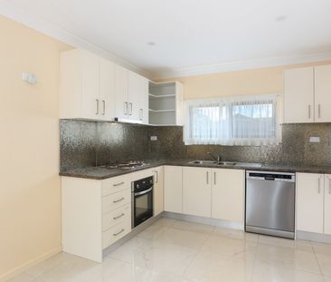 2 Bedroom Home! - Photo 3