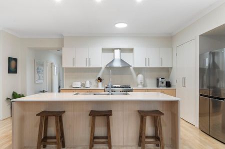 MODERN HOME WITH ALL THE EXTRAS - 2 LIVING AREAS, DUCTED AIRCON & SOLAR - Photo 5