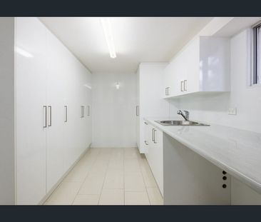 FAMILY LIFESTYLE OASIS IN THE HEART OF THE GOLD COAST - Photo 3