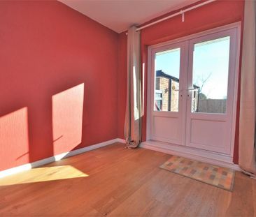3 bedroom semi-detached bungalow to rent - Photo 2