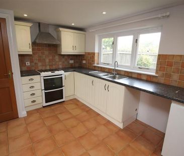 3 bedroom semi-detached house to rent - Photo 2