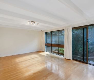 Spacious home offering comfort & convenience - Photo 1