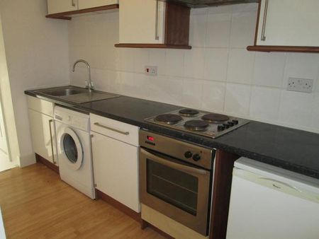 2 bedroom terraced house to rent - Photo 4