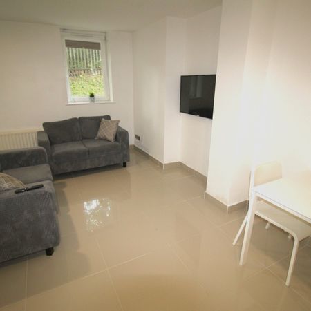 2 Bedroom Apartment - Photo 4