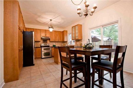 For Lease - 22 Aladdin Crescent, Richmond Hill, Ontario - Photo 5