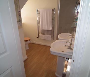 5 bedroom detached house to rent - Photo 1
