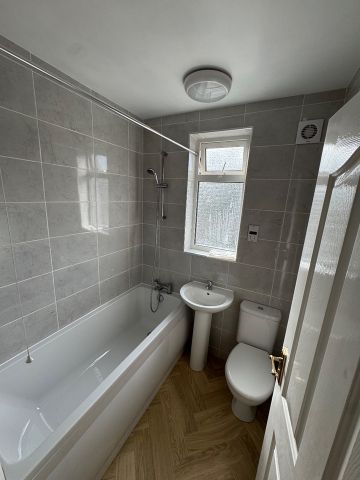 3 Bed Detached House, Cheveral Avenue, CV6 - Photo 5