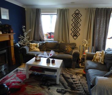 4 bedroom end of terrace house to rent - Photo 1