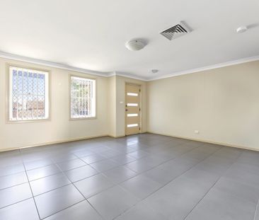 Spacious Four-Bedroom Duplex with Ducted Air Conditioning & Double ... - Photo 1