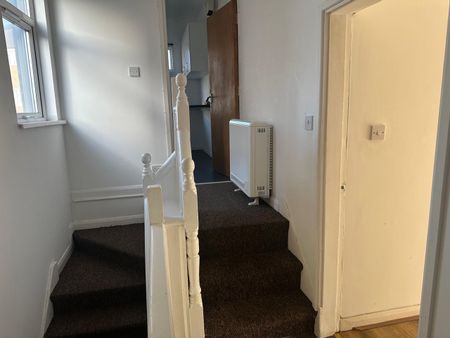 1 Bed Flat, Aylestone Road, LE2 - Photo 3