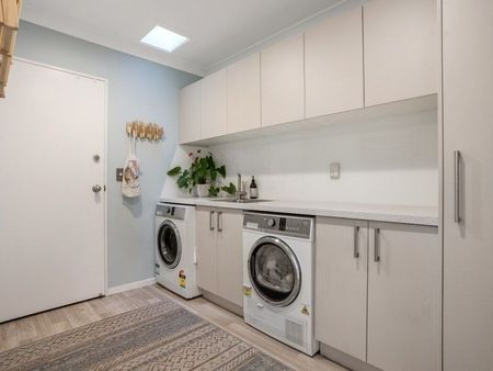 Spacious Family Home in Sought-After Bethlehem-$900 per week - Photo 2