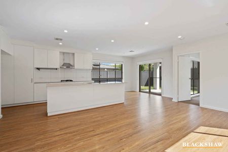 Modern Throsby Home - Photo 5