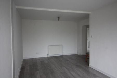 4 bedroom semi-detached house to rent - Photo 4