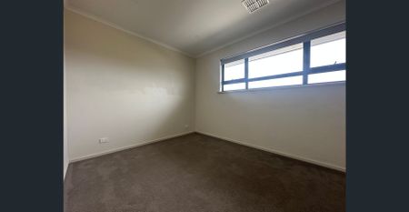 Beautiful Near-New Townhouse in the Heart of Semaphore! - Photo 4