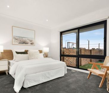 Opulent Seaside Living in the Heart of Edithvale - Photo 5