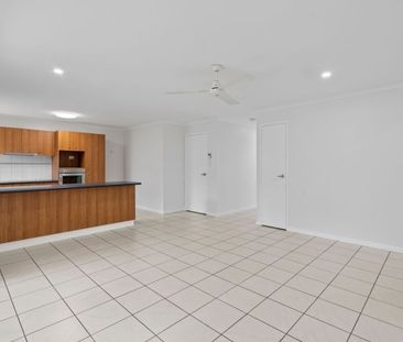 REFRESHED LOW-SET VILLA IN STUNNING MANLY CREST ESTATE - Photo 5