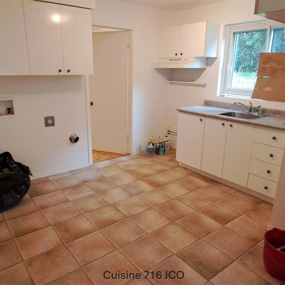 Longueuil – Appartement 3 1/2 à louer – Demi sous-sol d’un triplex - Photo 1