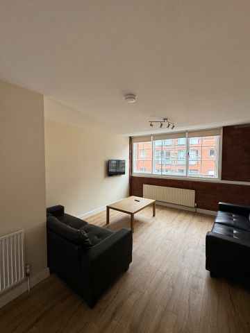 6 Bed Flat, Bells Square, S1 - Photo 3